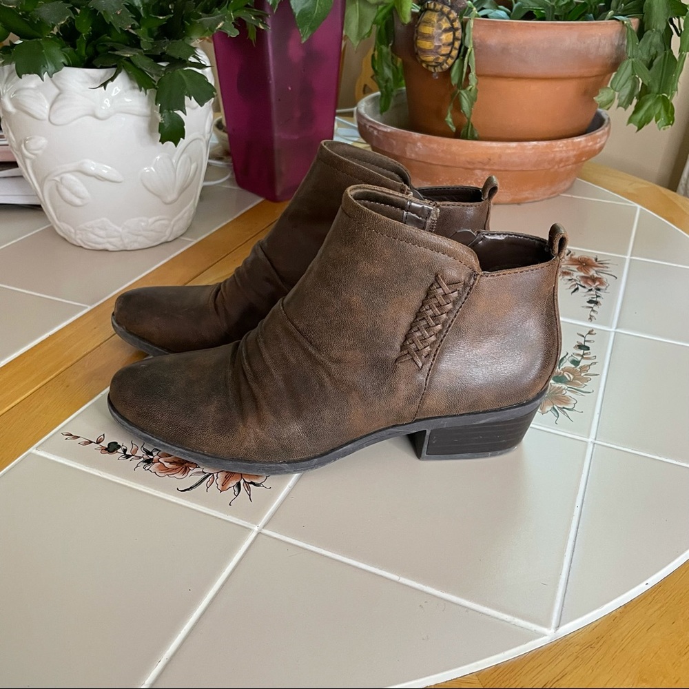 BareTraps Ankle Bootie! Size 8